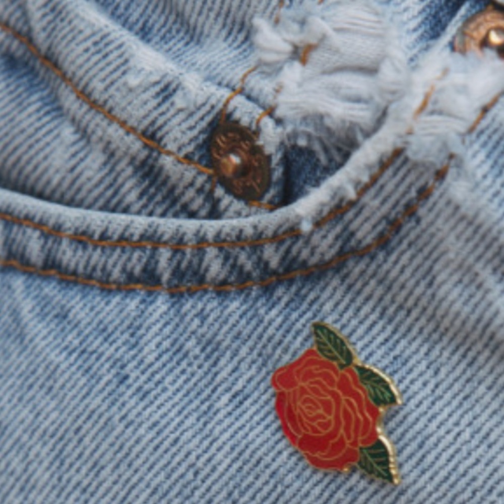 Red rose pin